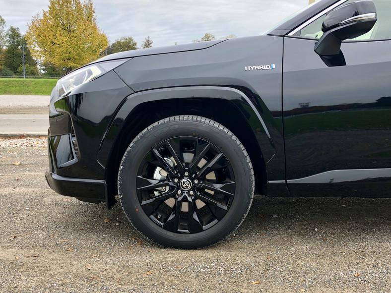 Toyota RAV4 2.5 Hybrid AWD Black Edition by JBL