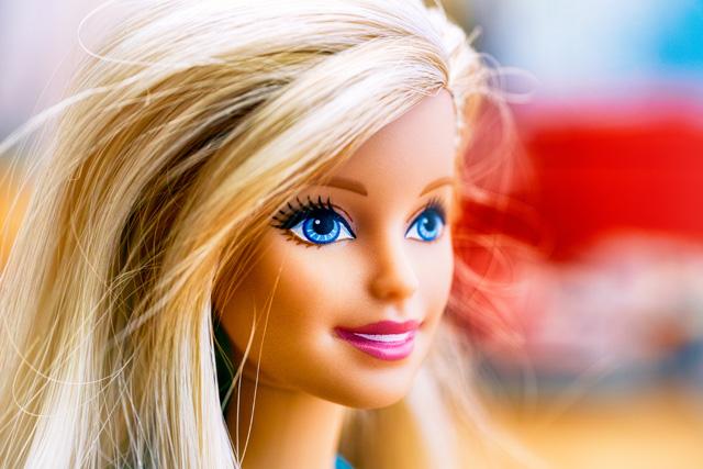 Napi sokk: végre kiderült, mi Barbie baba vezetékneve - Glamour