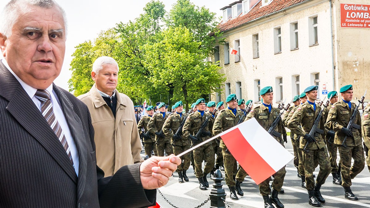 Apel z pocztami sztandarowymi, służbami mundurowymi i władzami województwa na Placu Konsulatu Polskiego w Olsztynie był głównym punktem Wojewódzkich Obchodów Święta Konstytucji 3 Maja.