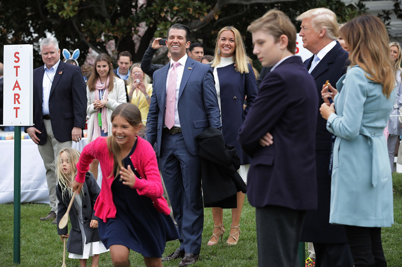 Barron Trump podczas zabawy w szukanie jajek