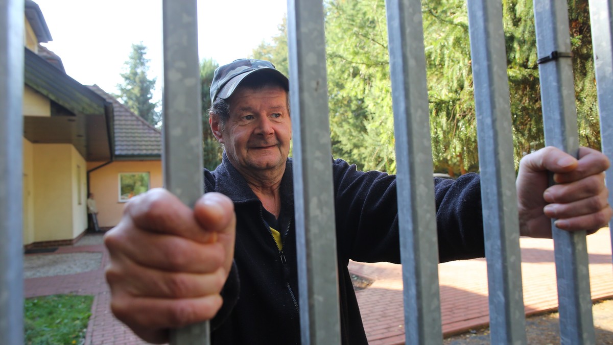 W domu pomocy dla osób potrzebujących w Wolicy - mimo decyzji wojewody wielkopolskiego o zamknięciu placówki - nadal będzie przebywało czterech pensjonariuszy, którzy nie chcą opuścić ośrodka. Zostanie z nimi kierownik placówki i jeden z opiekunów. Sytuację w ośrodku ma monitorować policja.