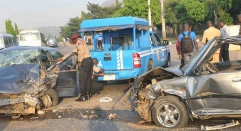 6 die,12 injured in Christmas Day accident on Lagos-Ibadan Expressway (PM News)