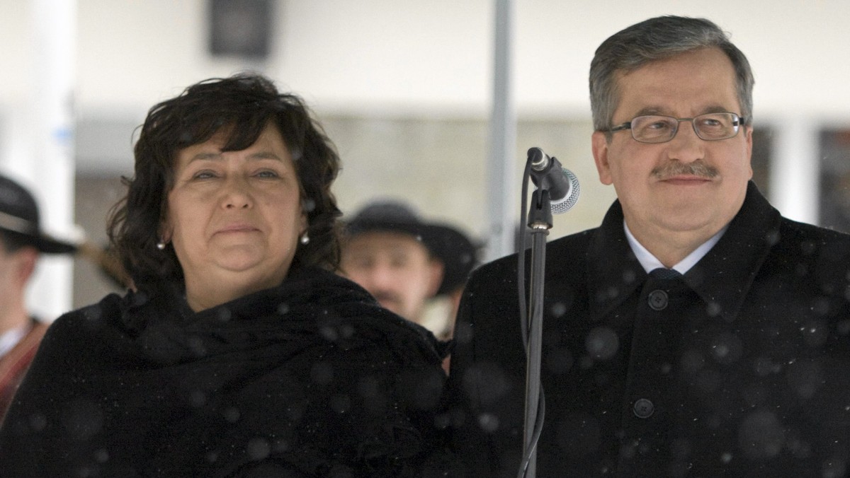 W kaplicy św. Jadwigi Śląskiej przy rezydencji prezydenta na Zadnim Groniu w Wiśle prezydent Bronisław Komorowski z małżonką Anną uczestniczyli w południe w noworocznym nabożeństwie ekumenicznym. Nabożeństwo miało prywatny charakter i odbywało się bez udziału mediów.