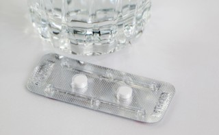 Francja: będą darmowe środki antykoncepcyjne dla kobiet do 25 lat