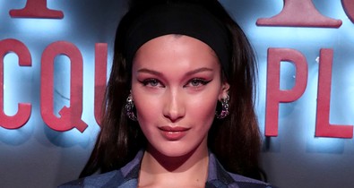 Bella Hadid őrületes patchwork farmerszerelésben