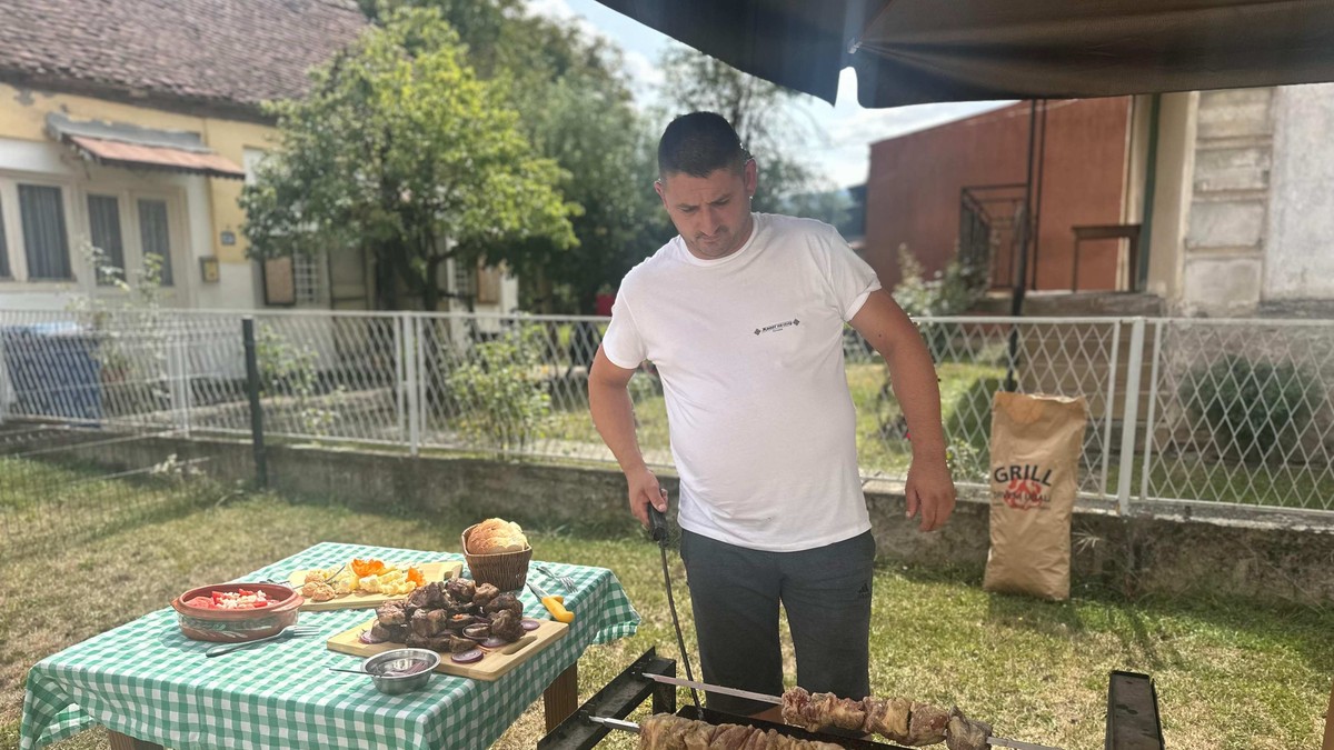 Jovo iz Dragačeva otkriva kako se pravi čuveni hajdučki ćevap