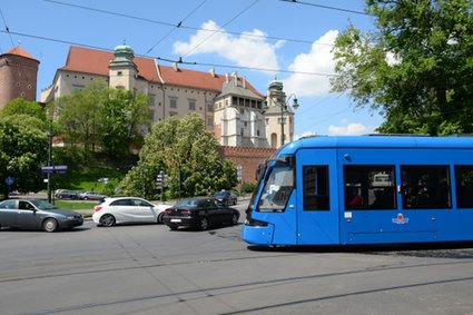 Polska aplikacja, która sama kupi bilet do komunikacji miejskiej