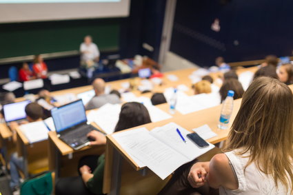 Europejczycy coraz częściej wybierają studia za granicą, ale niekoniecznie w Polsce