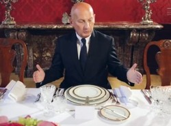 Unikalny poradnik na stronach MSZ. Tak resort Sikorskiego uczy manier