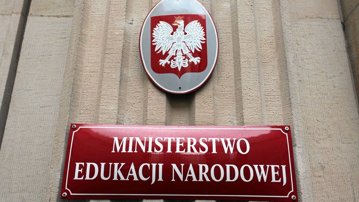 Przedstawiciele założonej przez Annę Grodzką fundacji Trans-Fuzja będą doradzać minister Annie Zalewskiej (PiS) w sprawie dobrej zmiany w edukacji. Stanisława Fedorowicz-Podobińska i Wiktor Dynarski znaleźli się wśród ekspertów debaty "Uczeń-rodzic-nauczyciel. Dobra zmiana" jako specjaliści m.in. w tematyce wychowania do życia w rodzinie. — To było dla nas dużym zaskoczeniem. Nie spodziewaliśmy się — mówi Podobińska, była szefowa fundacji.