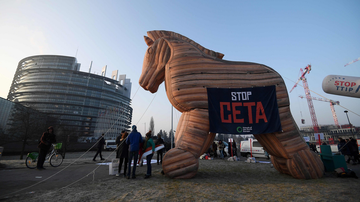 Demonstracja w Strasburgu przeciwko CETA. Protest opóźnił głosowanie