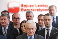 Atak na szefa SLD. Leszek Miller oblany nieznaną substancją