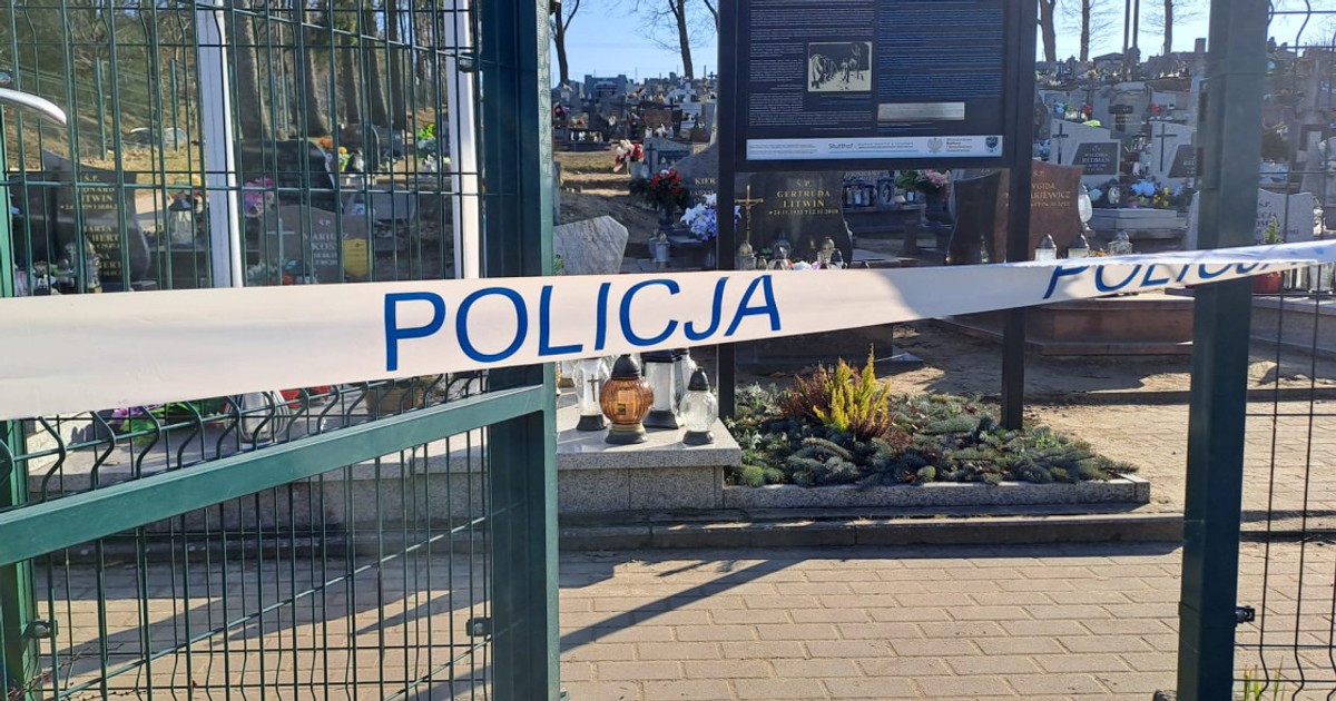 Policyjna taśma broni wstępu na cmentarz w Niestępowie
