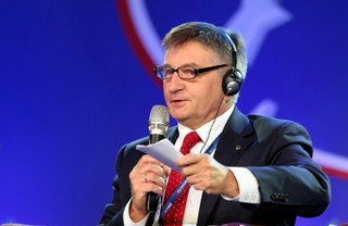 Eurodeputowany PiS: Próba obalenia rządu skoordynowana z dziennikarzami i posłami do PE