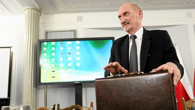 Antoni Macierewicz: to skrajna, rosyjska wersja, atakująca polskich pilotów