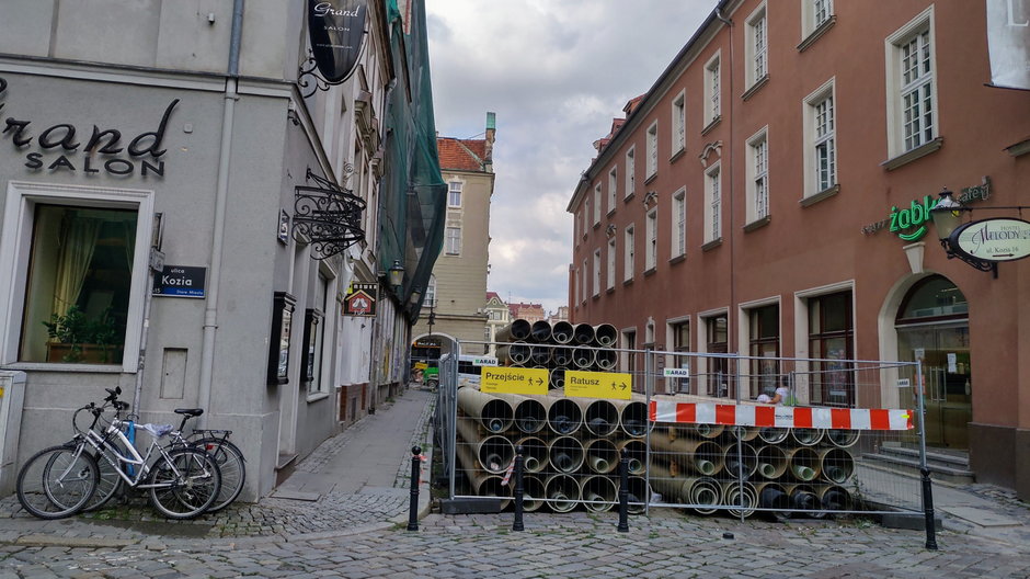 W czasie przebudowy Starego Rynku, dojazd do niego jest mocno utrudniony fot. Codzienny Poznań