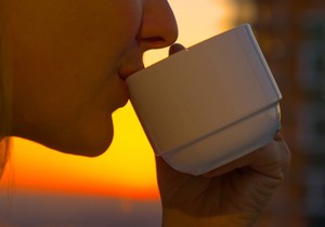 Zeleni čaj bez šećera i kofeina preporučuje se kao najbolji napitak nakon večere za osobe sa visokim holesterolom