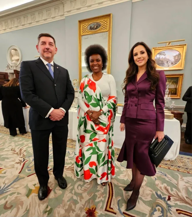 Tamara Vučić na Samitu u Beloj kući - stajling upotpunila elegantnom torbom 