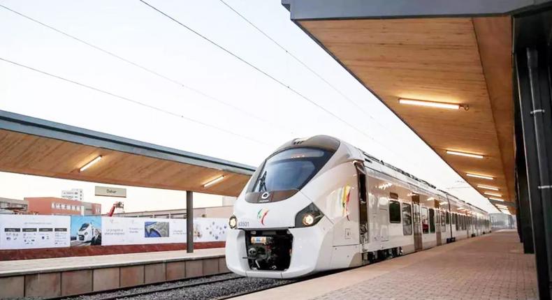 Rame de TER en gare à Dakar