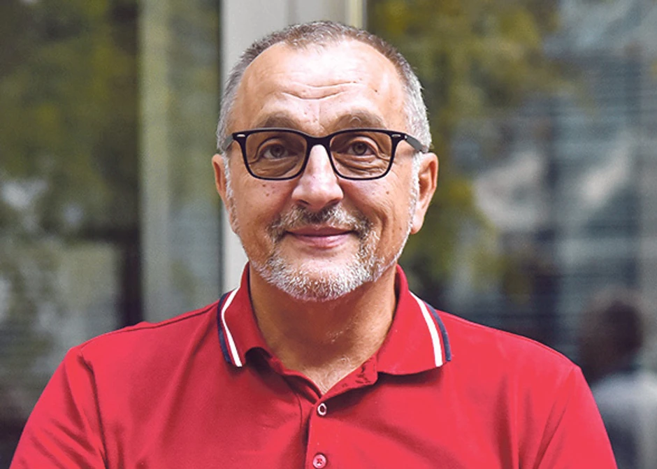 "Tačno je da je doveo oficira CIA u Beograd. S druge strane, ono što je činio pod Miloševićem ne uklapa se baš u ulogu agenta CIA". Zoran Živković, bivši premijer Srbije