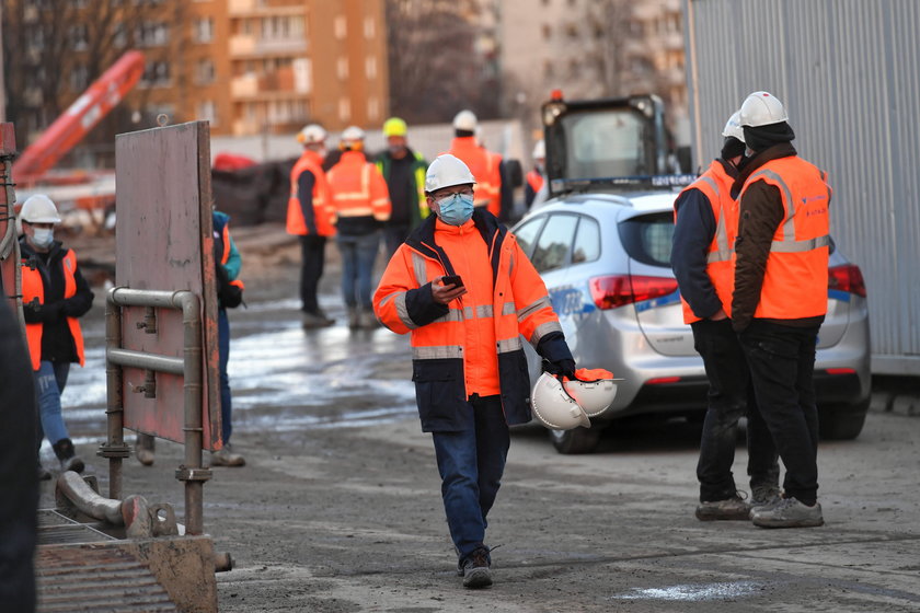 Śmiertelny wypadek na budowie metra w Warszawie. Na pracowników spadła łyżka koparki