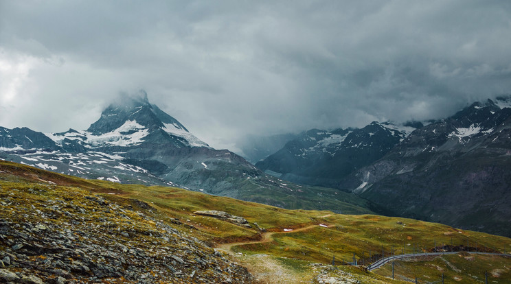 2000 méter alatt is esik már a hó a Svájci-Alpokban / Fotó: Northfoto