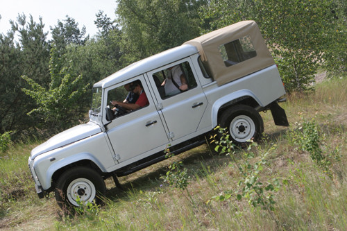 Land Rover Defender - Twardy charakter