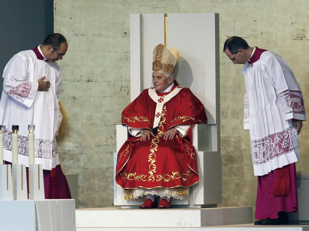 Papież koncelebrował mszę z nowymi kardynałami