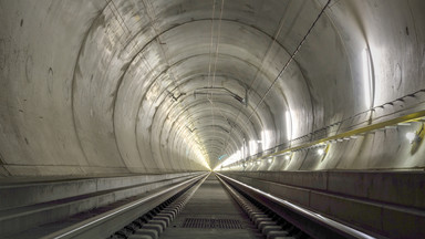 W Szwajcarii ruszyły regularne połączenia przez najdłuższy tunel kolejowy świata