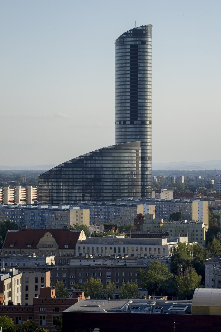 3. Na trzecim miejscu znajduje się jedyny budynek spoza stolicy. Wrocławski Sky Tower o wysokości 212 m