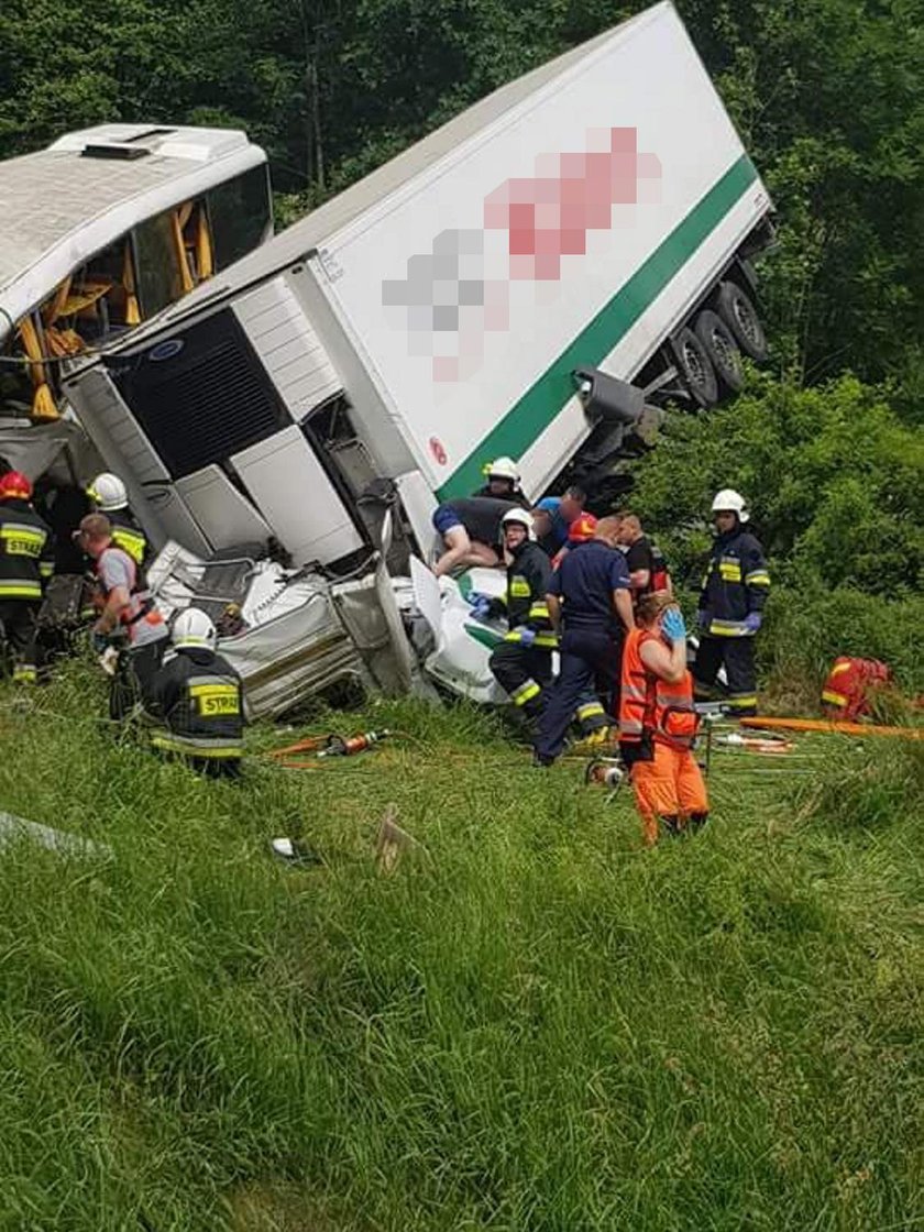 Wypadek autokaru z dziećmi. Wielu rannych