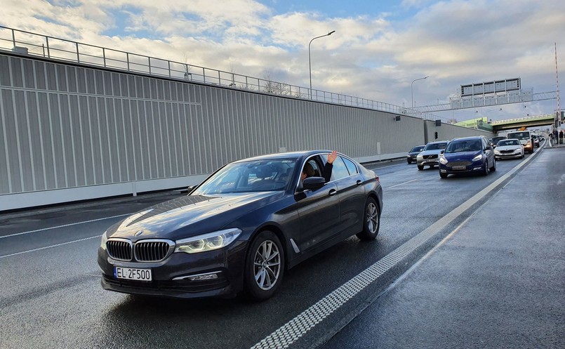 Tunel Południowej Obwodnicy Warszawy: pierwsze samochody pojechały nowo otwartym odcinkiem #S2 w. Puławska - w. Warszawa Wilanów