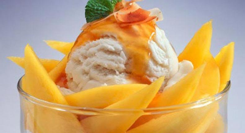 Coconut mango ice cream (Moonandme)