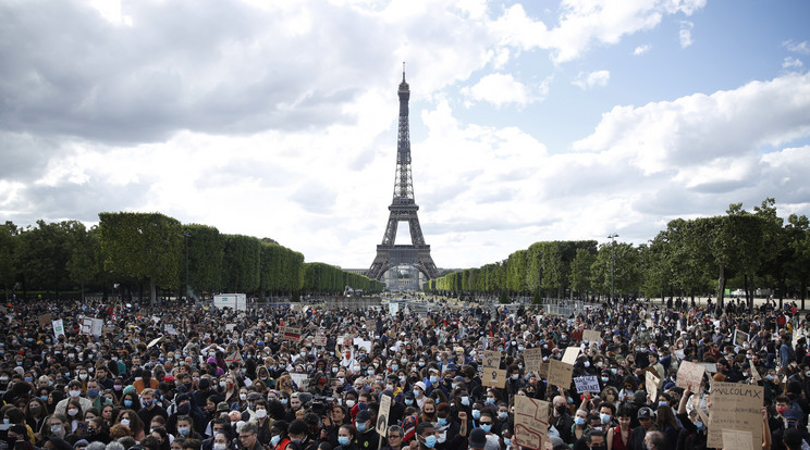 Franciaországban rekordot döntött tavaly a rendőri erőszak miatti vizsgálatok száma / Fotó: MTI/EPA/Yoan Valat