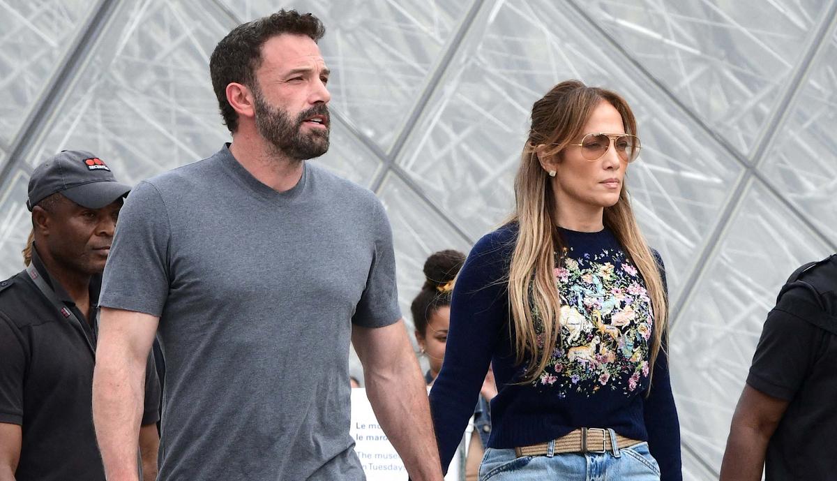 Most tényleg akkora szenzáció, hogy Jennifer Lopez újra felvette az egyik magas sarkúját a párizsi nászútján?