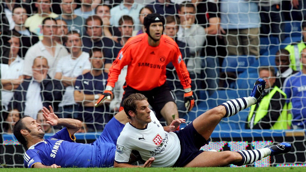 W derbach Londynu Tottenham Hotspur podejmuje dziś Chelsea Londyn. Mecz jest istotny dla obydwu drużyn, które walczą o awans do europejskich pucharów (gospodarze) i o mistrzostwo Anglii (goście).