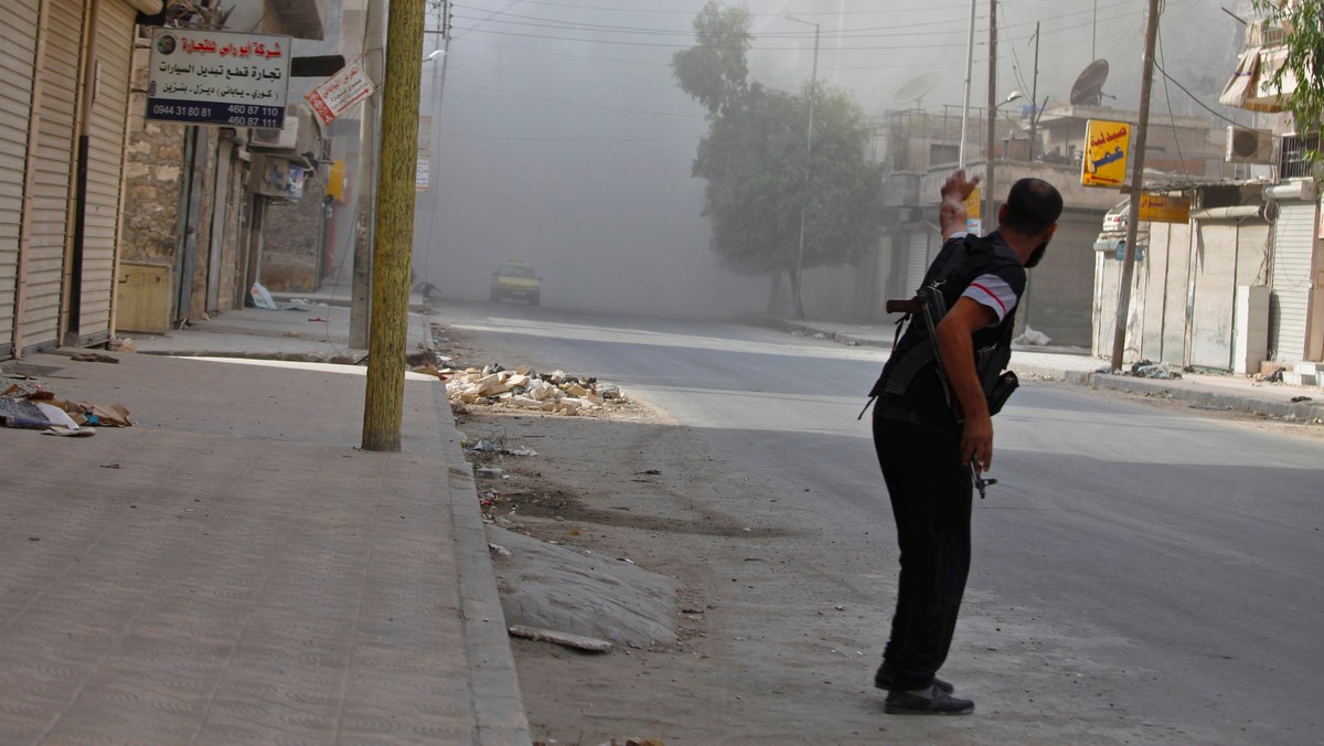 Syryjscy powstańcy zdobyli we po dwudniowych zaciętych walkach miasto Maarrat an-Numan w północno-zachodniej prowincji Idlib; przejęli większość pozycji obronnych wojsk rządowych.