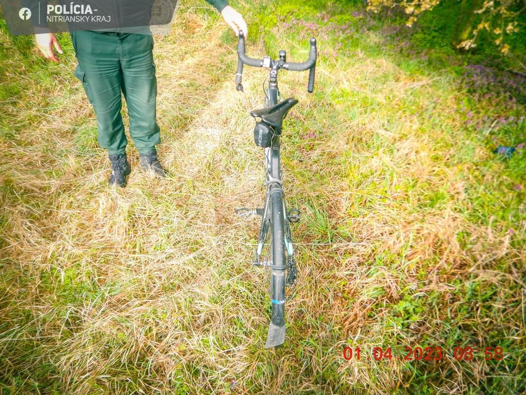 Vodič pri Bajči zachytil cyklistku a ušiel.