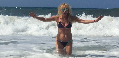 Monika Olejnik w bikini na plaży. Robi wrażenie?