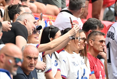 Ceca i Anastasija bodre Orlove u Nemačkoj