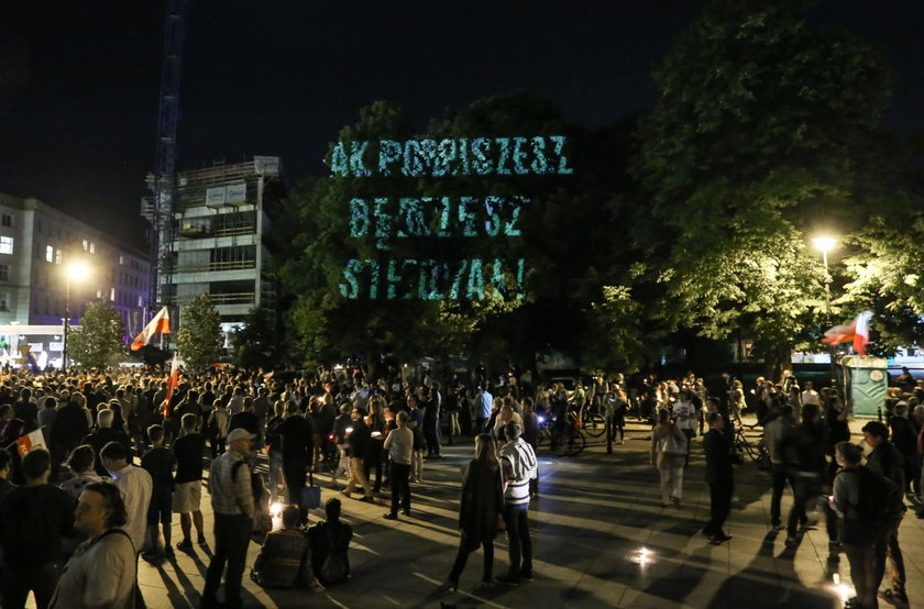 Manifestacja przeniosła się pod Sejm