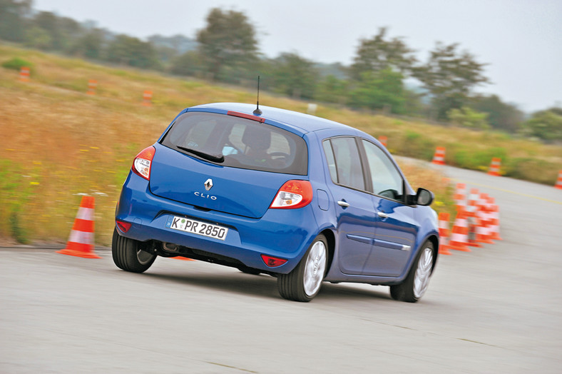 Nowy Volkswagen Polo kontra benzynowa konkurencja - Czy okaże się lepsze od Fiesty, Jazza, i20, Corsy i Clio?