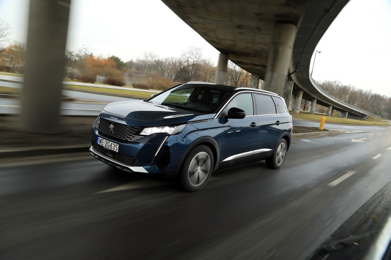 Peugeot 5008 po liftingu to nadal SUV z cechami vana