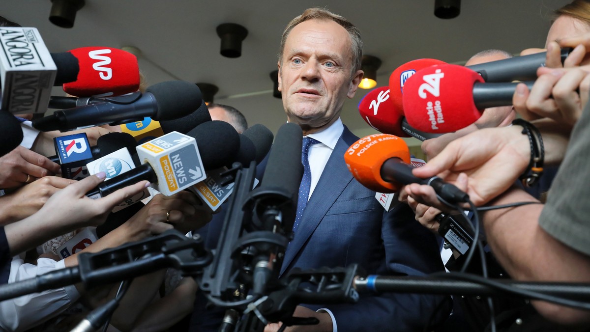 Donald Tusk gratuluje Tokarczuk. "Polski dzień"