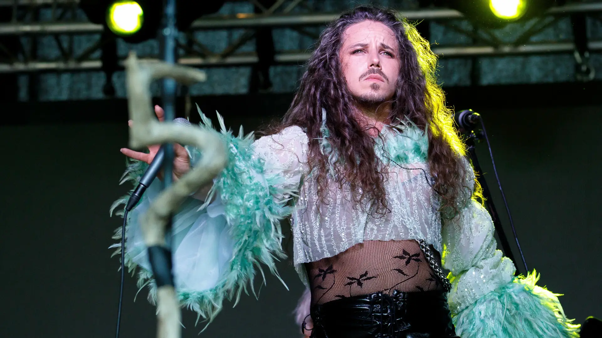 Michał Szpak zrobił coming out? Piosenkarz dementuje doniesienia