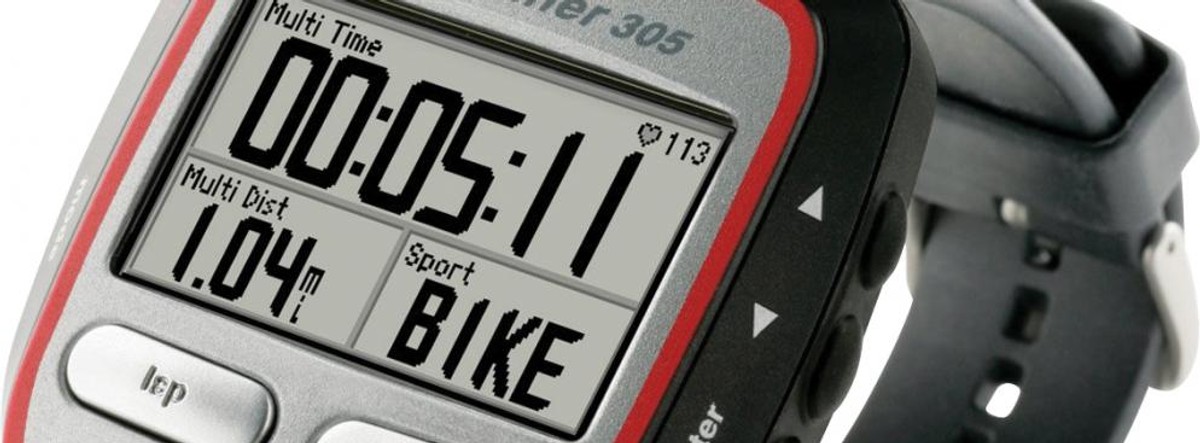 Garmin Forerunner Jedna z najbardziej udanych serii sportowych zegarków. Do dziś Garmin Forerunner cieszy się ogromną popularnością wśród biegaczy. Nowością była możliwość bezprzewodowej transmisji danych. (fot. www.garmin.com)