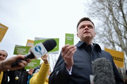 Hołownia: Polskę niszczą i drenują rosnące apetyty partii