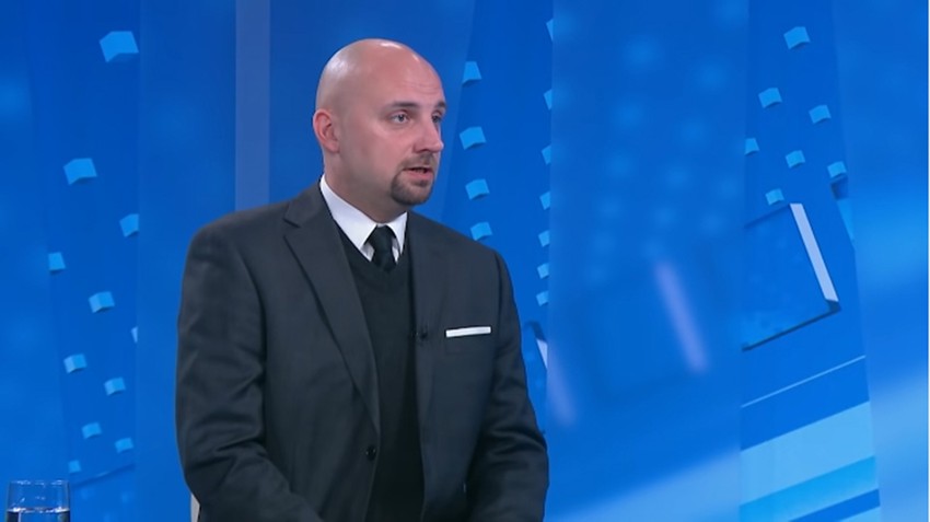 Denis Avdagić:  Brzo se pokazalo kako od novog korona virusa oboljevaju i američki vojnici, a i sam pogled na širenje ovog virusa u zemljama i mestima koje neretko imaju problem i sa 4G mrežnom pokrivenošću daje odgovor na povezanost posve smešne teorije o uticaju 5G mreže 