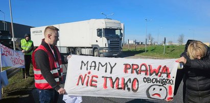 Pracownicy sieci Kaufland protestują i blokują drogę