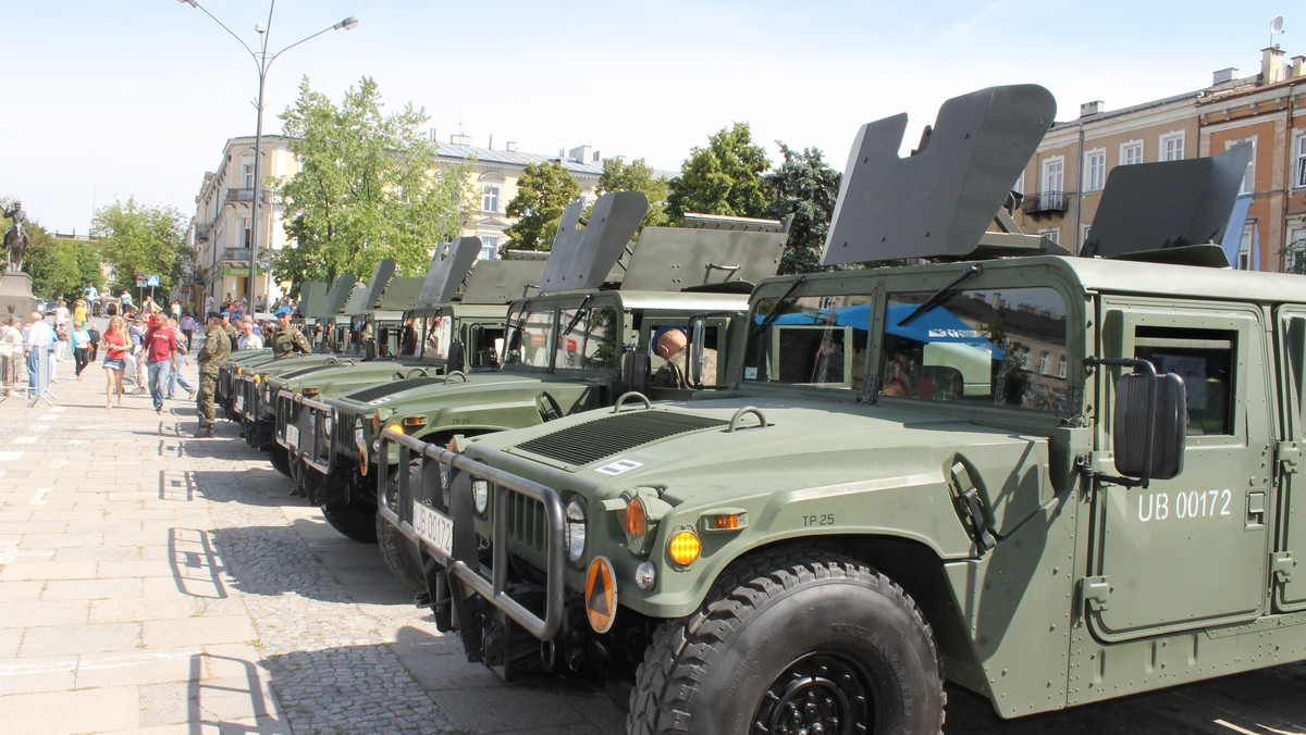 W sobotę na kieleckim Placu Wolności odbędzie się akcja pod hasłem "Bezpieczna Polska". Podobnie jak podczas lipcowego pikniku NATO, będzie tam można zobaczyć sprzęt wojskowy i pokazy przygotowane przez wojsko oraz służby mundurowe, m.in. policję, straż graniczną czy pożarną.